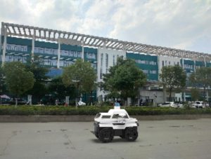 天弓智能四轮差速系列底盘在园区巡检